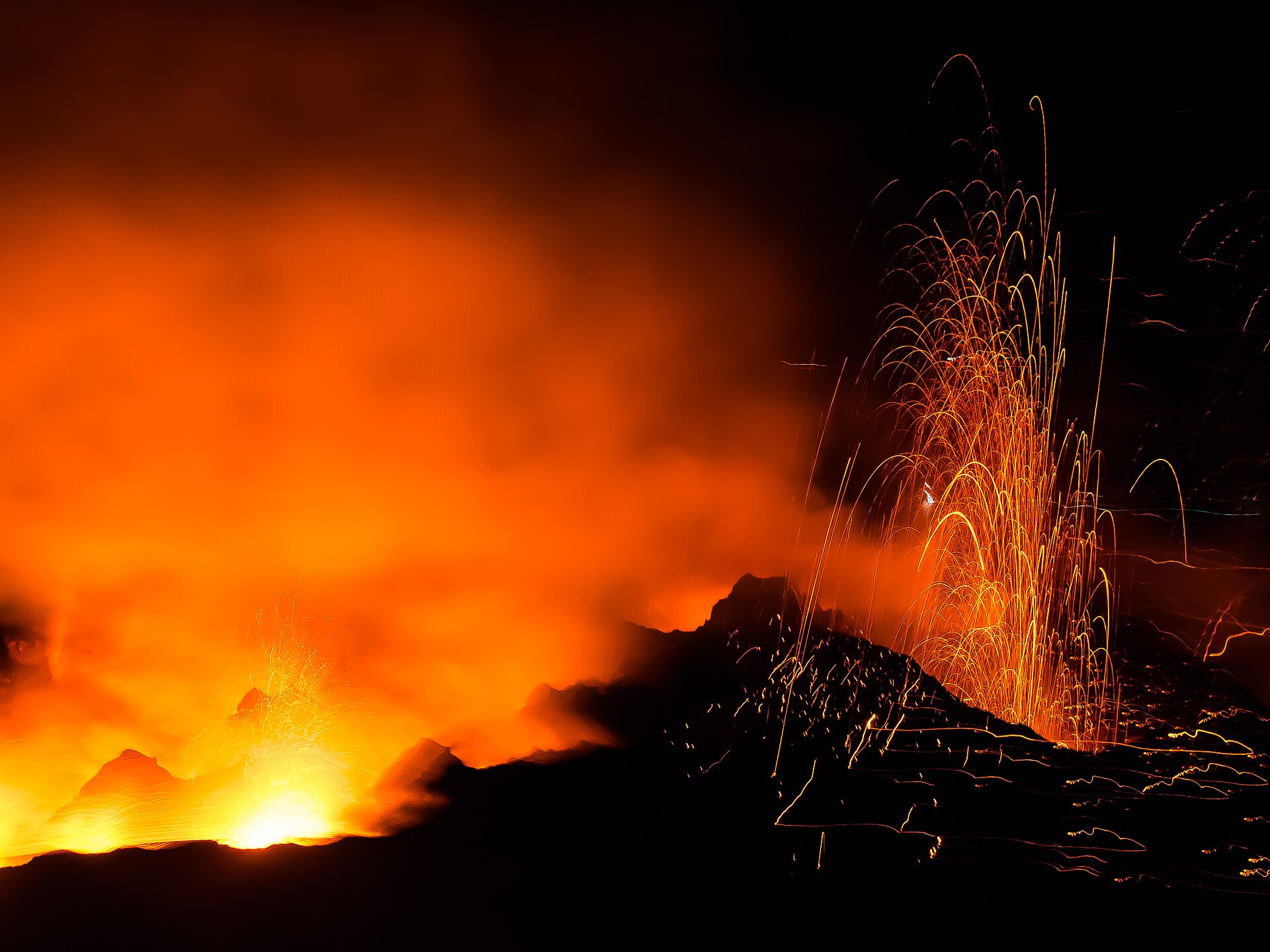 Stromboli, l'esplosione al cratere