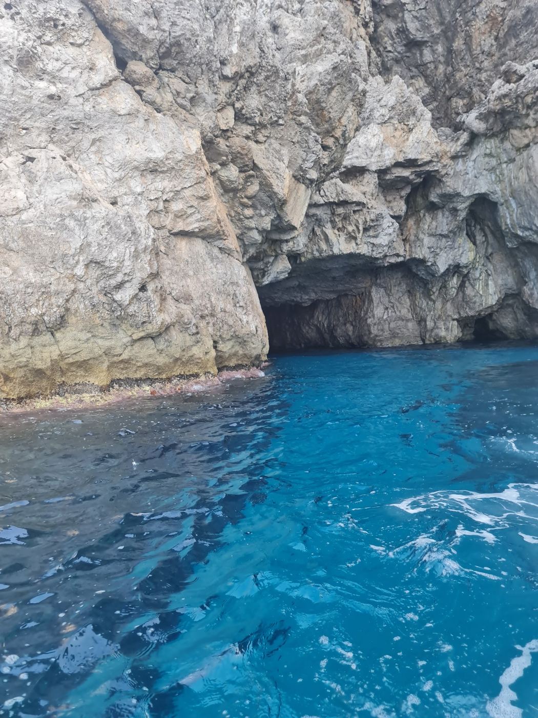 Marettimo, la grotta — foto LUX